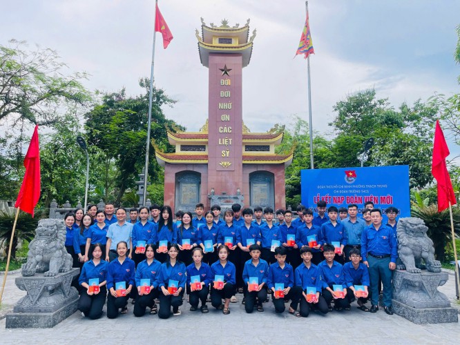 LỄ KẾT NẠP ĐOÀN VIÊN CHO HỌC SINH KHỐI 9