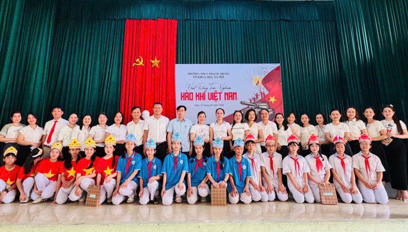 HOẠT ĐỘNG TRẢI NGHIỆM VỚI CHỦ ĐỀ “HÀO KHÍ VIỆT NAM”