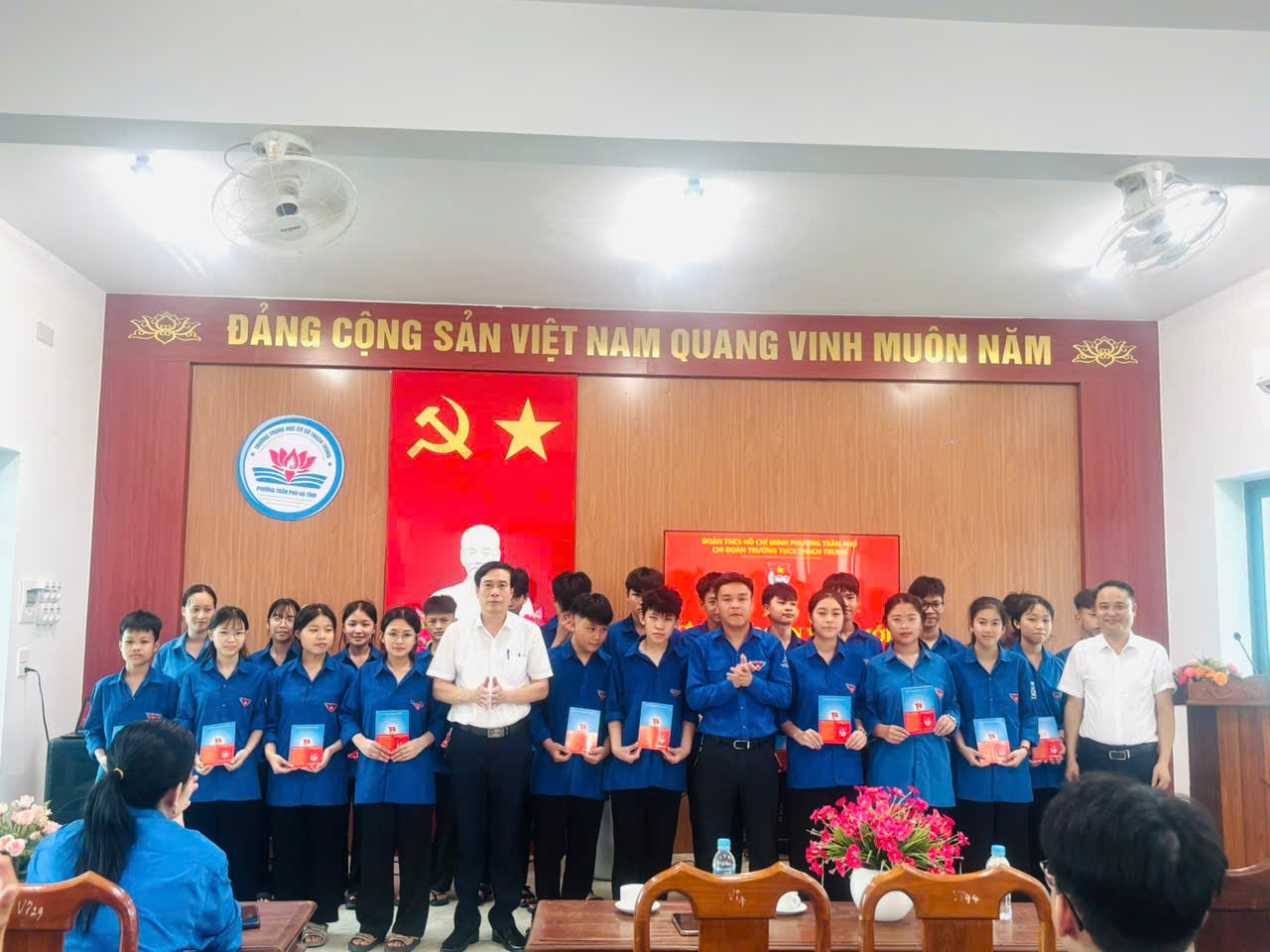 TỰ HÀO TUỔI TRẺ - TIẾN BƯỚC LÊN ĐOÀN